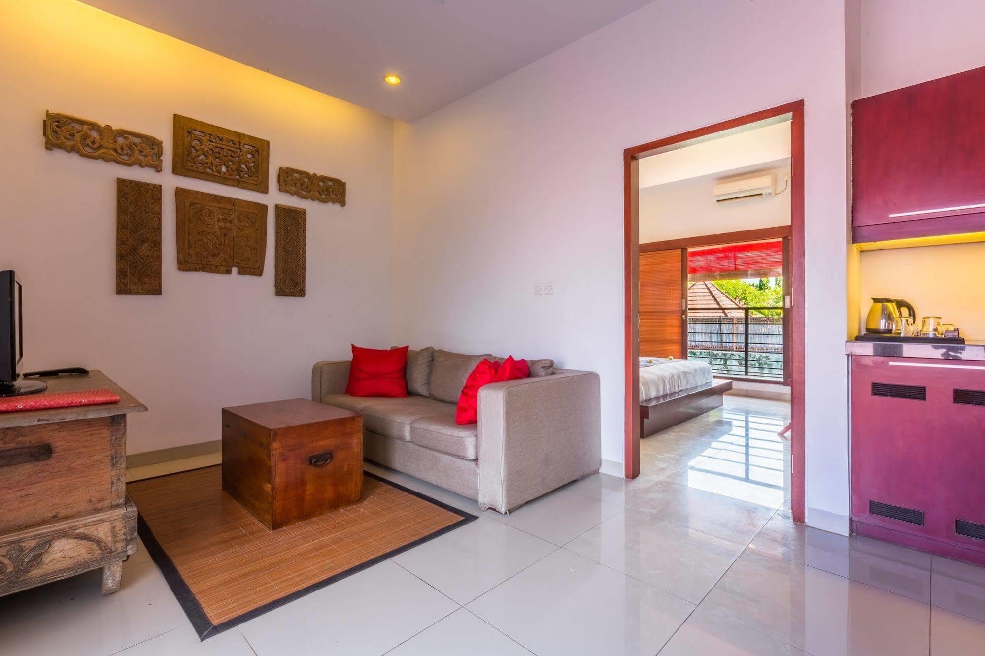 סמיניאק Kamar Kamar Boutique Hotel מראה חיצוני תמונה